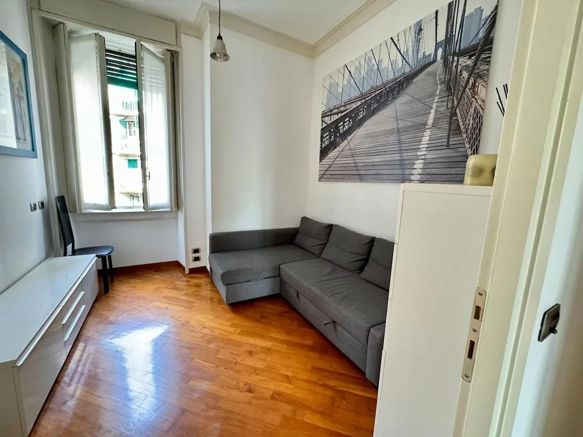 Design Apartment In City Center Milan