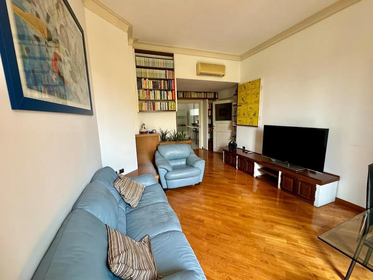 Design Apartment In City Center Milan Italy