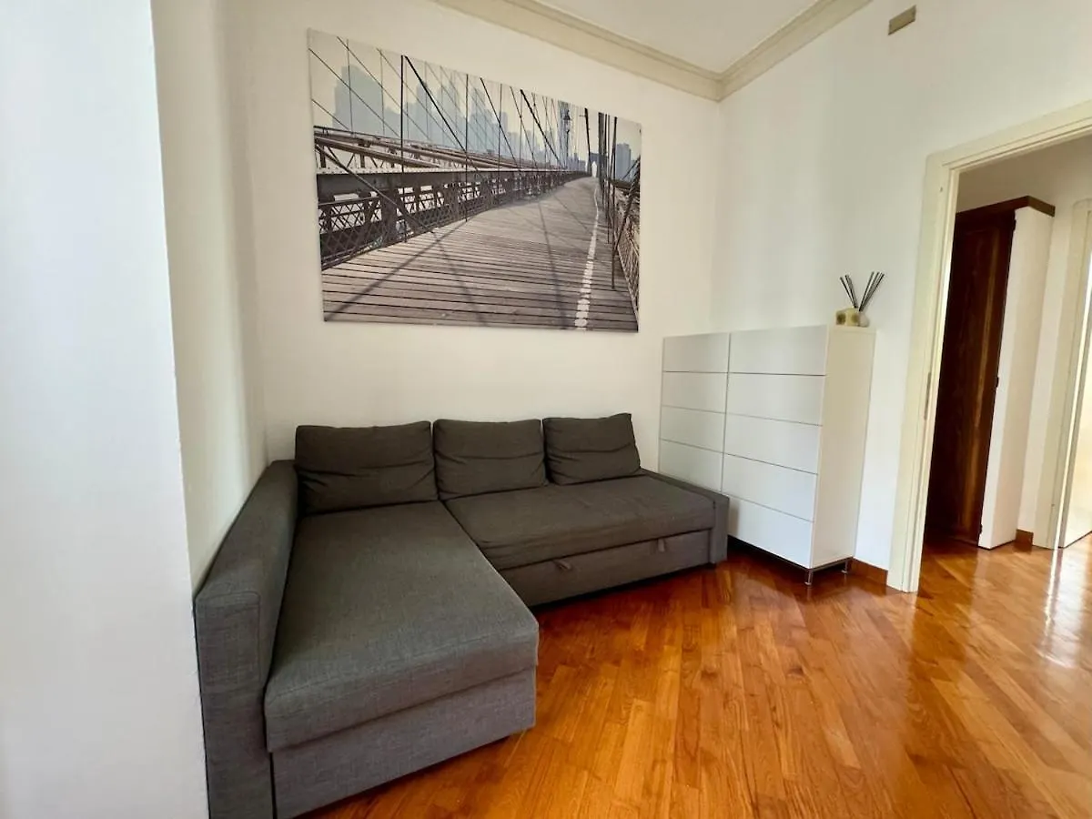 Design Apartment In City Center Milan Italy