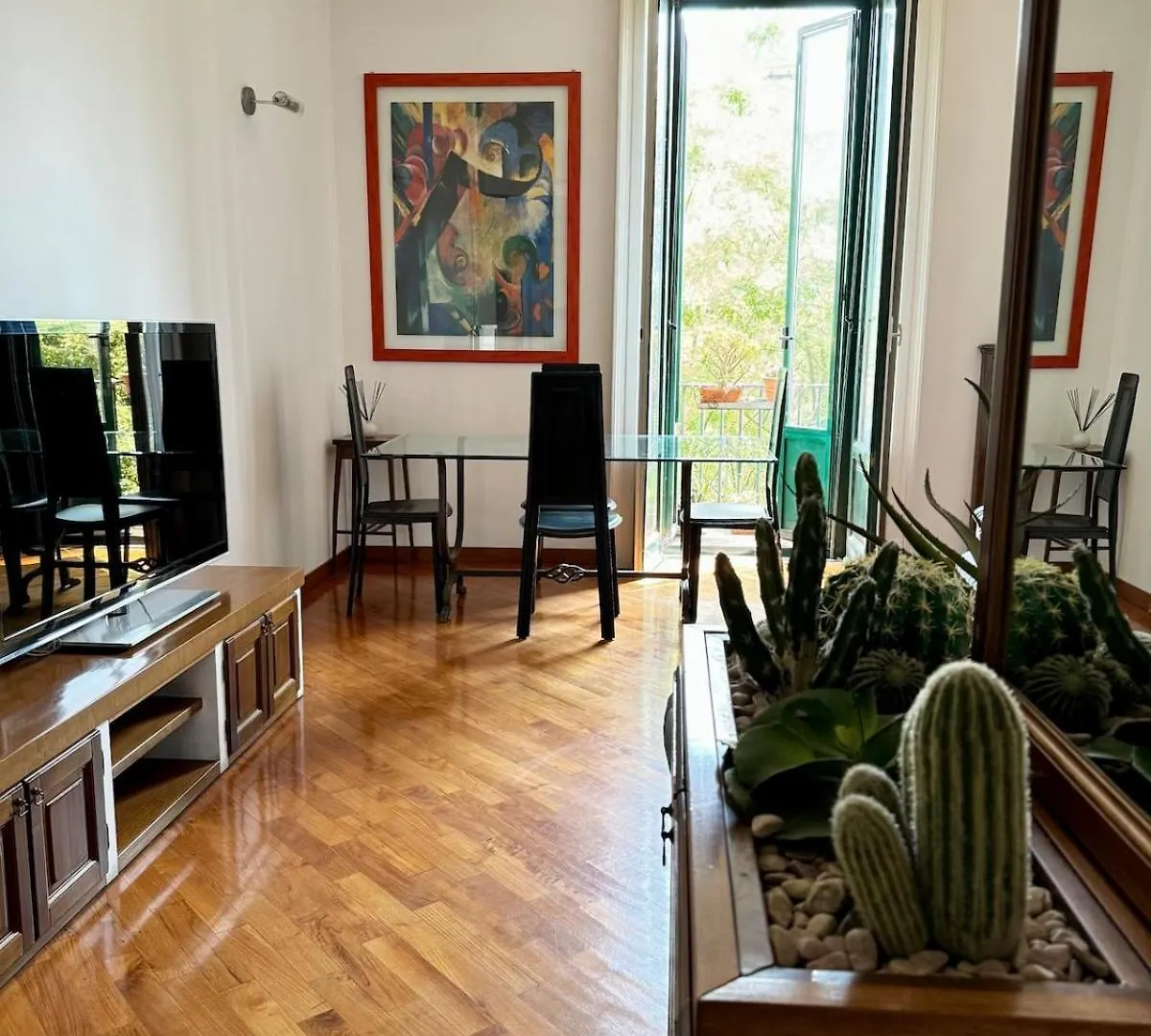 Design Apartment In City Center Milan