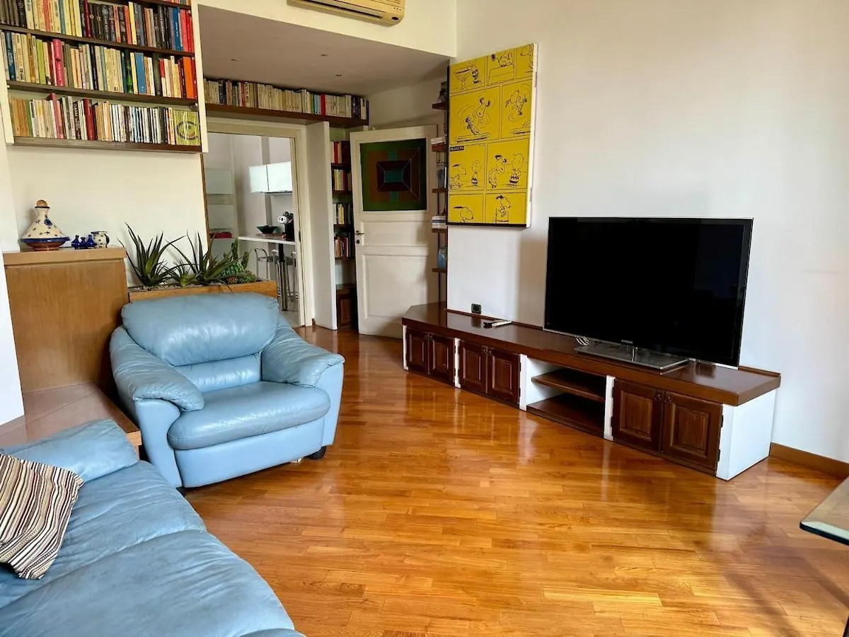 Design Apartment In City Center Milan Italy