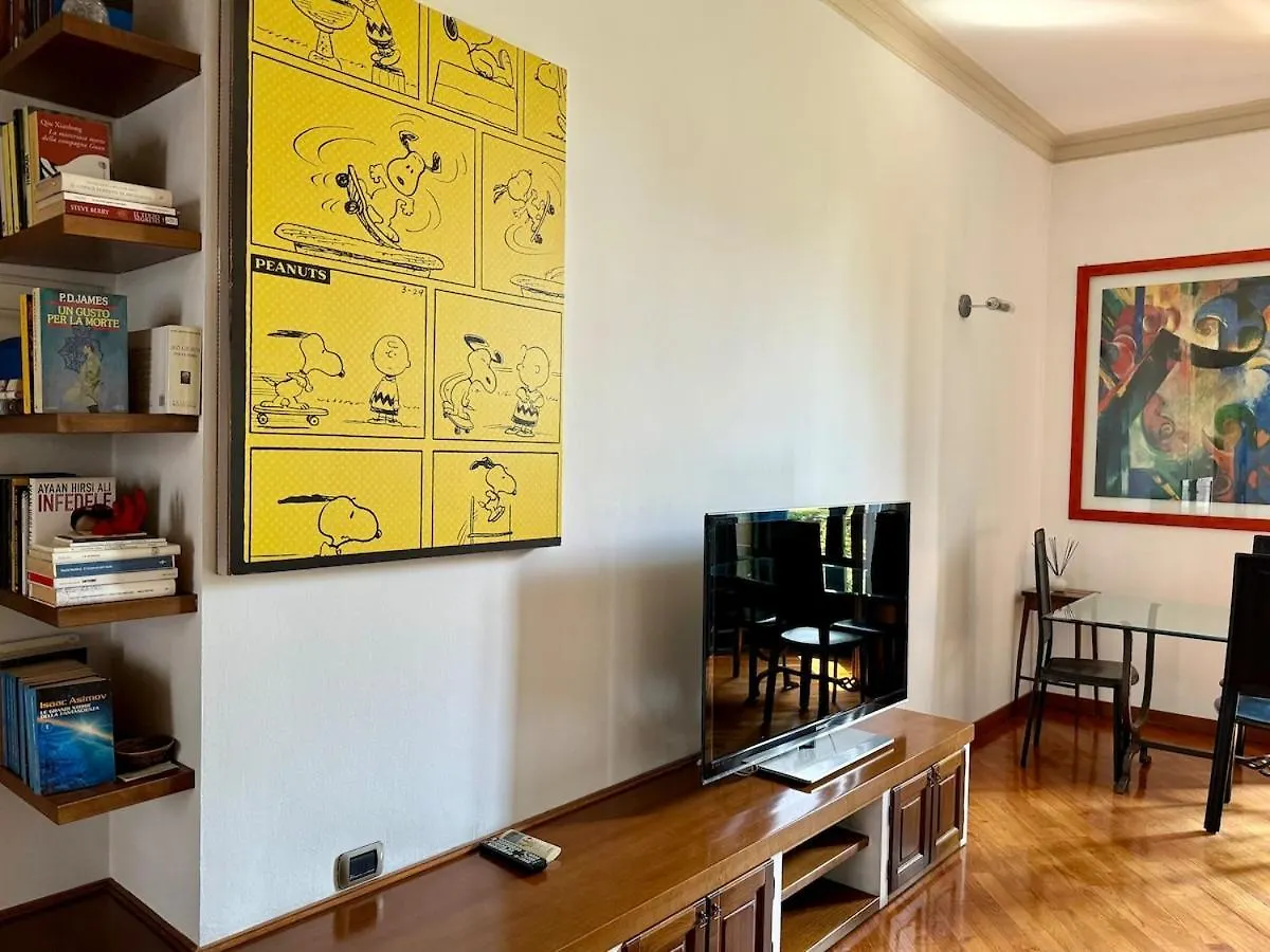Design Apartment In City Center Milan